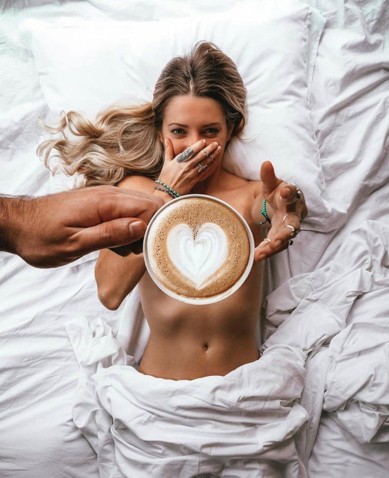 Кофе в постель девушке