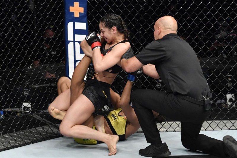 Камила Смогулецка UFC