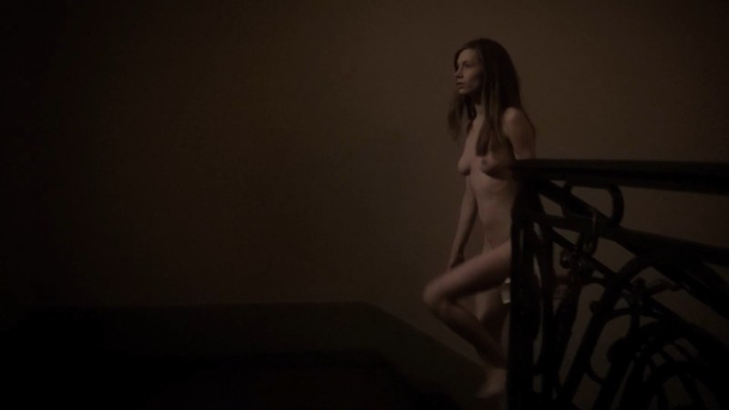 Сара-Софи Бусснина az nude