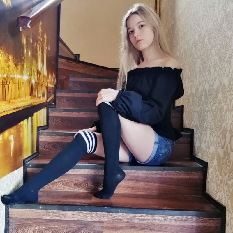 Красивый фон с девушкой для текста